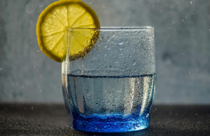 Can Prebiotic Soda Fix Bloating? (The Truth About Inulin) Prebiotic soda can with healthy ingredients for gut health